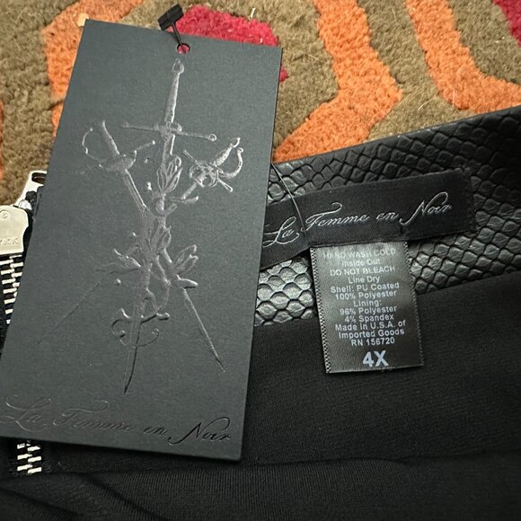 Vegan Leather Serpentine Pencil Skirt 4x NWT La Femme en Noir Vixen by Micheline - Picture 2 of 4